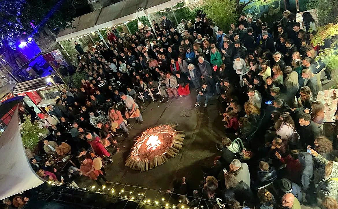 Una grande serata collettiva in Cascina Martesana, simbolo della sua vita comunitaria
